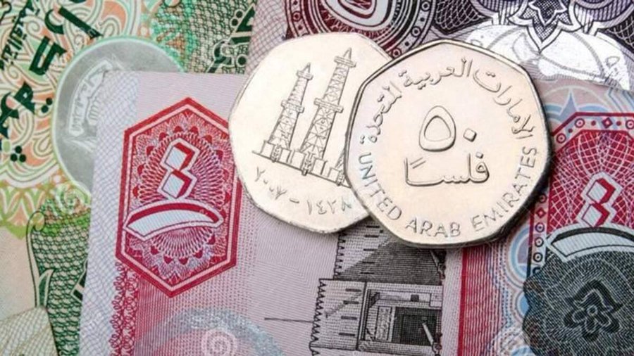 الإمارات تتخلى عن الدولار الأمريكي كعملة للدفع في تجارة النفط