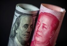 في محاولة منها لحماية عملتها: الصين تقوم بعمليات بيع مكثفة للدولار الأمريكي