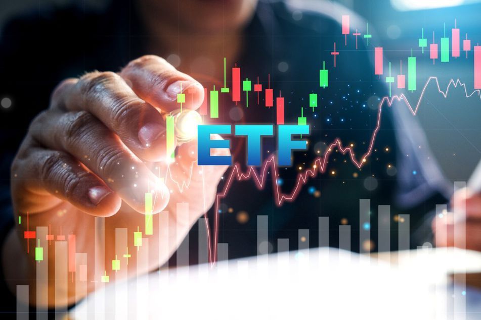 البيتكوين تواجه عاصفة هبوطية بعد إطلاق صناديق الاستثمار المتداولة ETFs