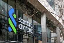 Standard Chartered يتوقع إطلاق صناديق استثمار متداولة لسولانا وريبل في 2025