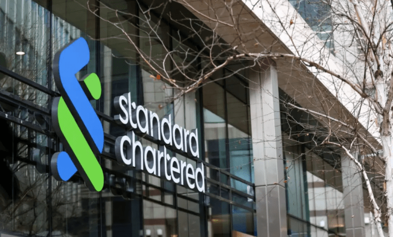 Standard Chartered يتوقع إطلاق صناديق استثمار متداولة لسولانا وريبل في 2025