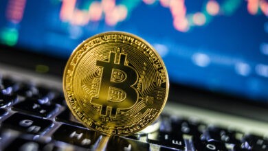 عملة البيتكوين تتجاوز مستوى 69.400 دولار: ما الذي يغذي هذا الارتفاع؟