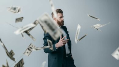 من هو الرابح الأكبر من إطلاق عملة ترمب الميمية؟